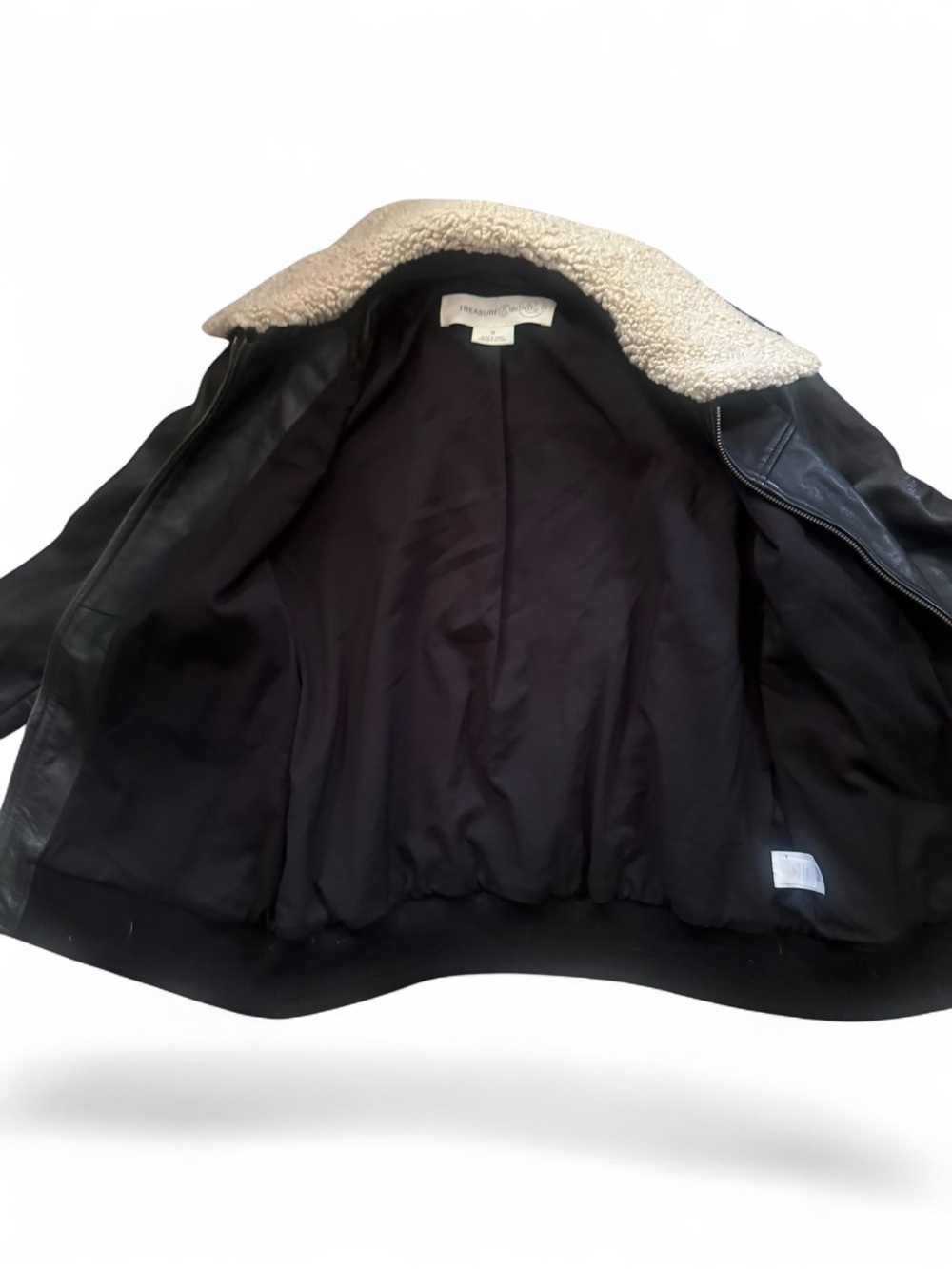 Black Leather Bomber / Cream Sherpa Collar
Bomber in EUC - Picture 5 of 7